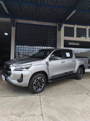 TOYOTA HILUX 2.8 D-4D TURBO DIESEL CD SRX 4X4 AUTOMÁTICO